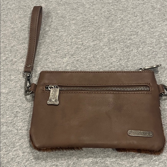 Trinity Ranch crossbody bag, western style. - Picture 5 of 10